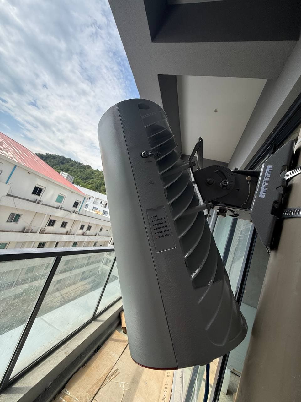 Outdoor wireless bridge mounted on a building